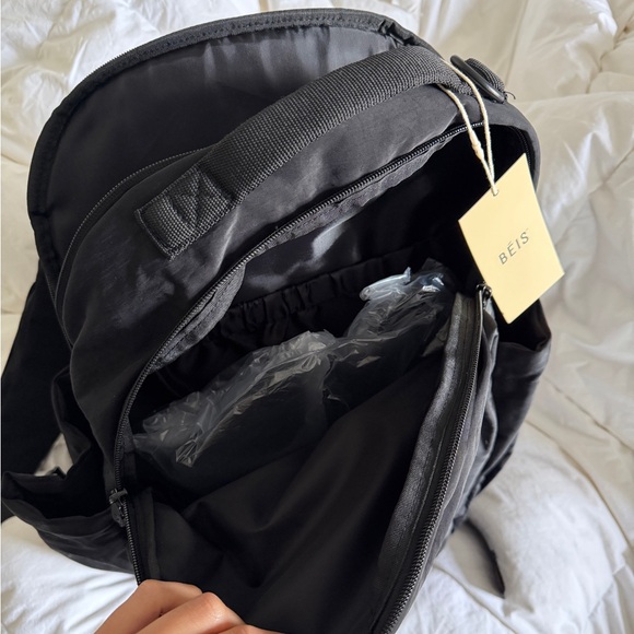 NWT BEIS North to South Black Women's Backpack - Picture 3 of 8